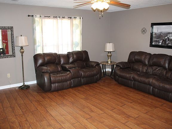 4th image of 912 Hunter Ln