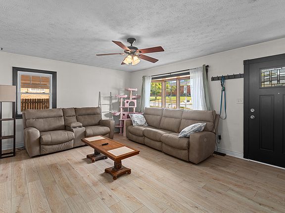 4th image of 104 Begley Ln