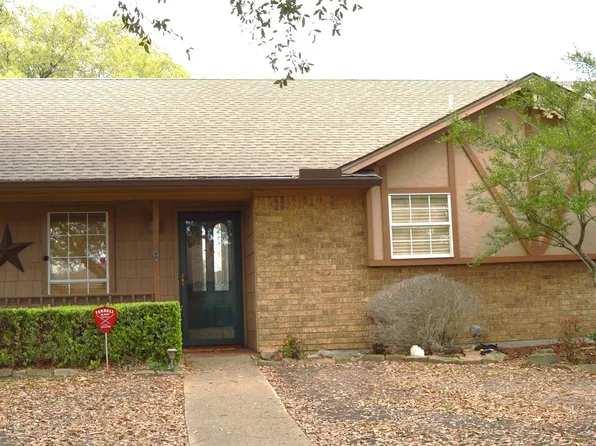 1012 Meridith Dr, Terrell, TX 75160