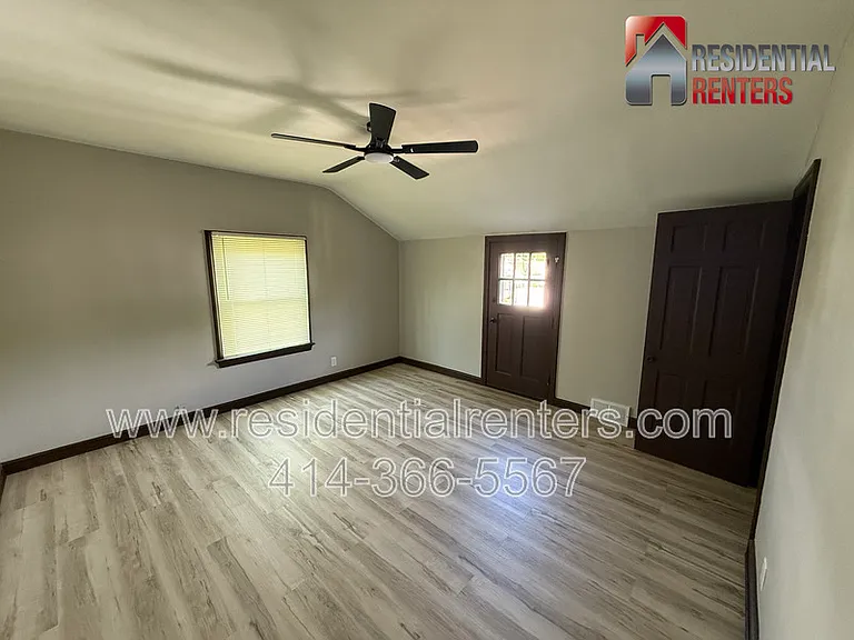 3914 W Hampton Ave #SFH — Photo 8
