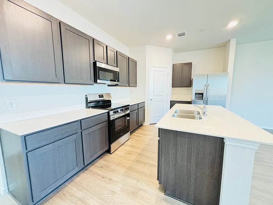 120 Redwood Rd