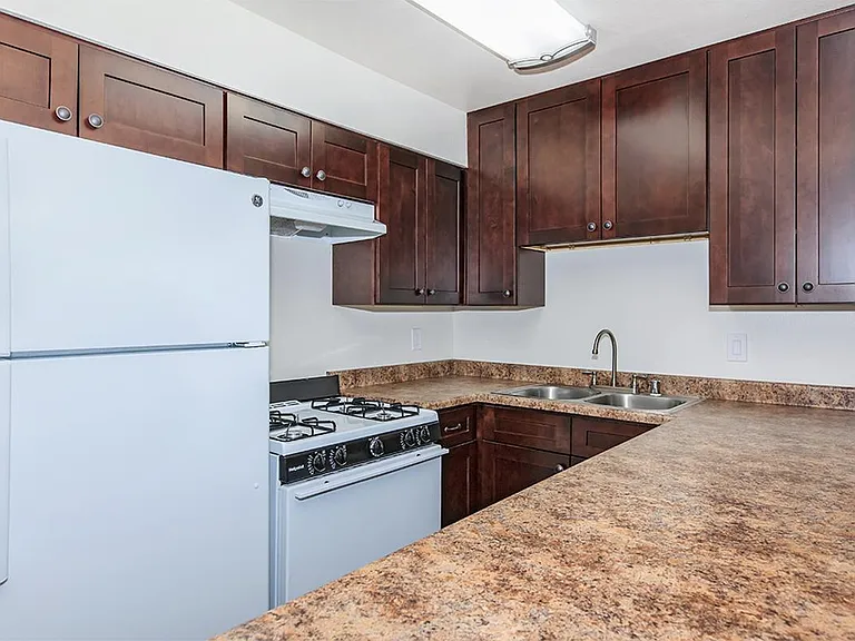 Peppertree Apartments — Photo 64