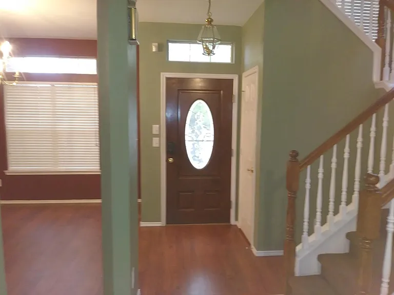 10506 Greenbriar Ln — Photo 2