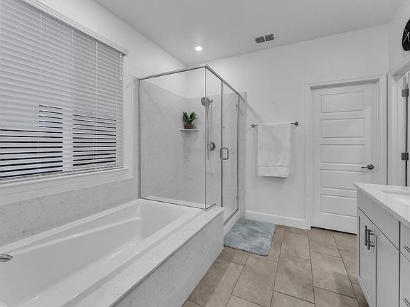 5th image of 3912 Azul Way