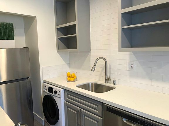 3rd image of 611 San Luisito Way #4