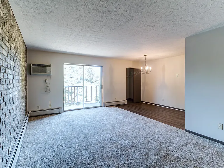 Stoneridge West Apartments — Photo 4
