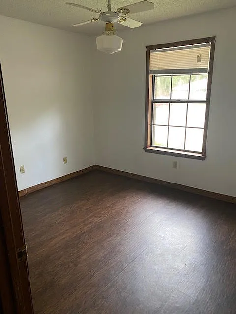 2 bed, 800 sqft, $800 — Photo 2