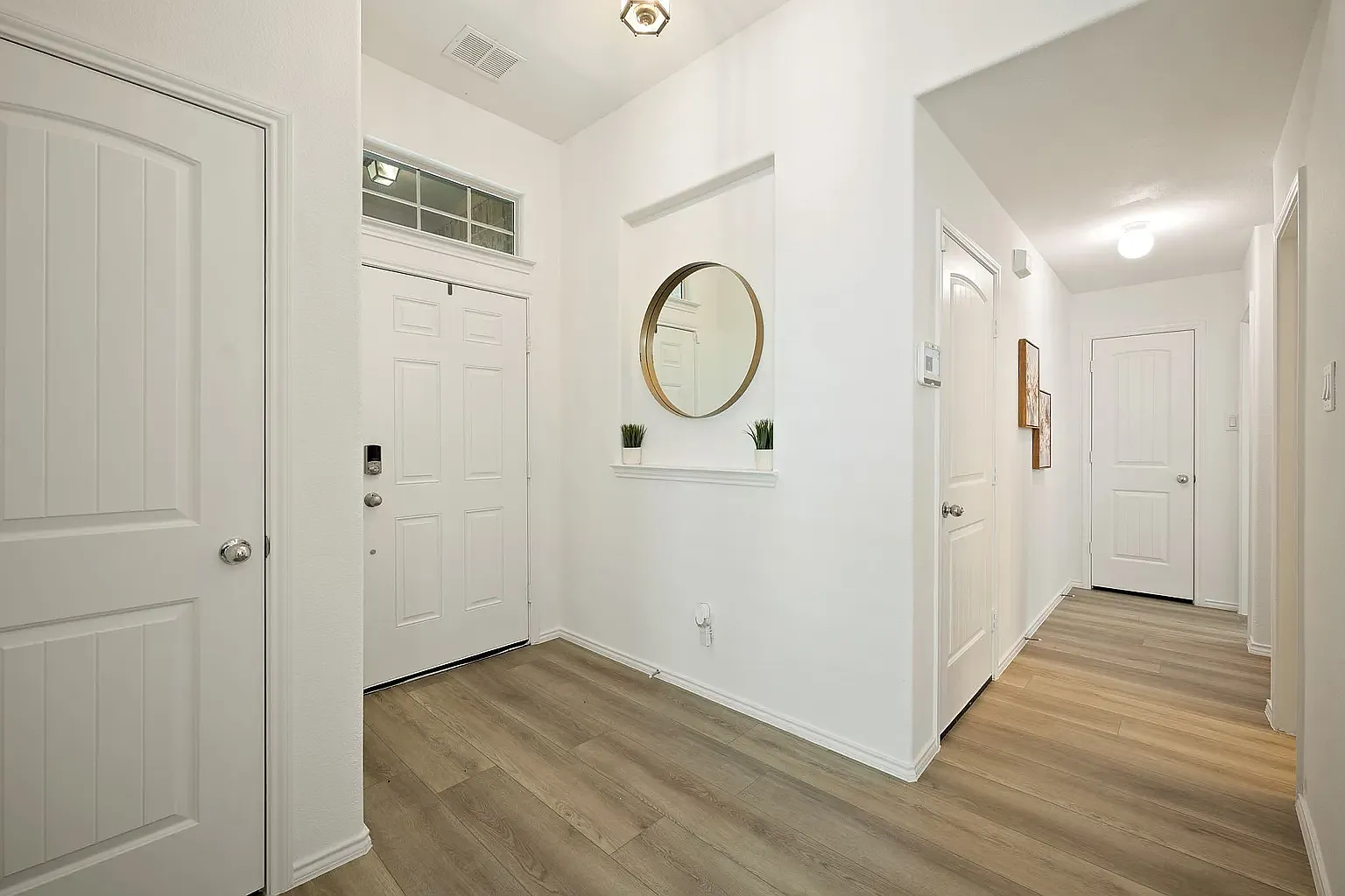 3 bed, 1696 sqft, $2,100 — Photo 3