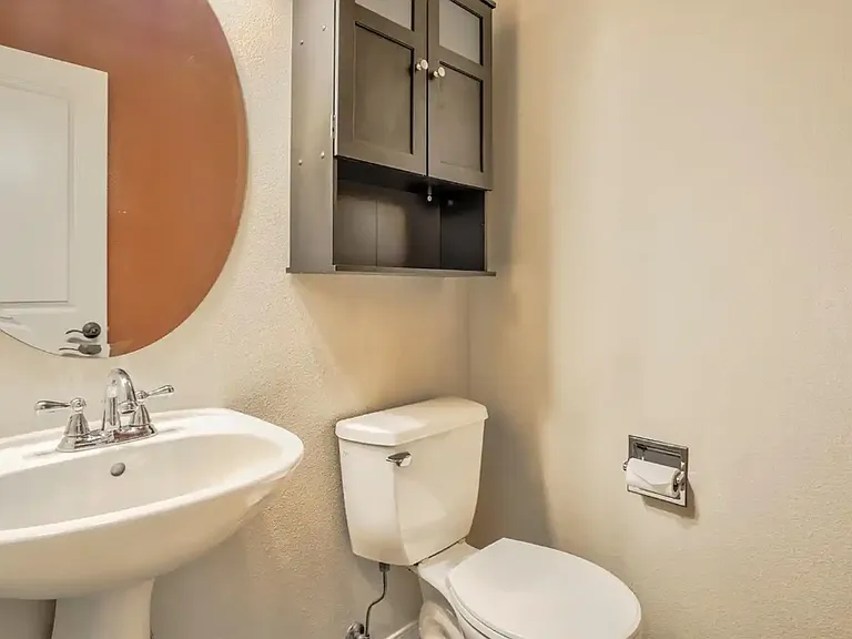 7040 Auburn Hills Ct — Photo 31
