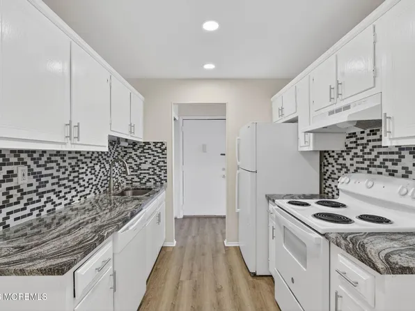 14 Pine Cluster Circle #D, Manalapan, NJ 07726