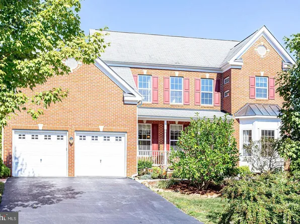 17094 Greenwood Dr, Round Hill, VA 20141