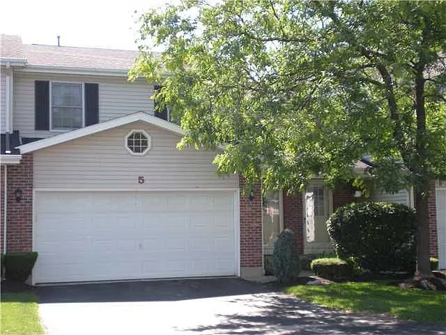 5 Towne Square Dr photo 1