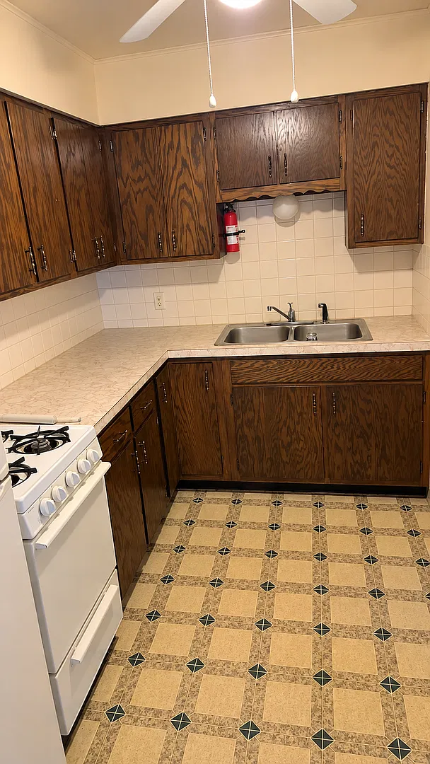 202MU — Photo 3