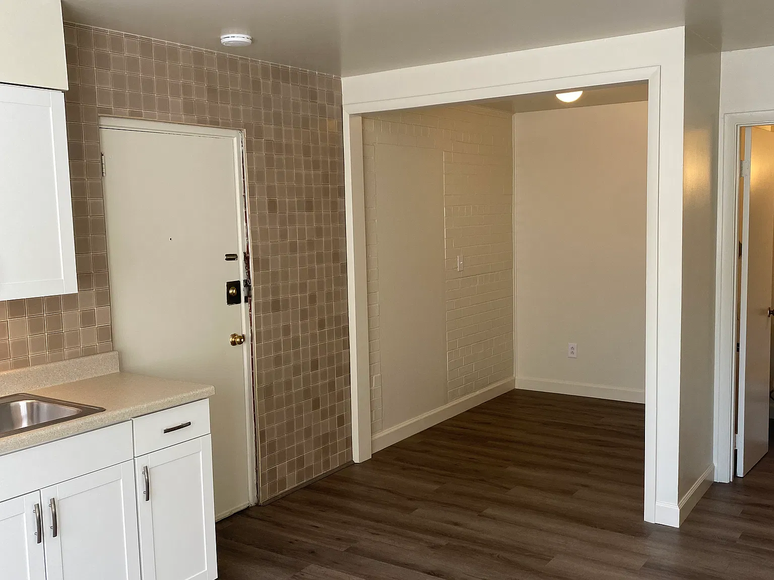 Studio, 350 sqft, $865 — Photo 4