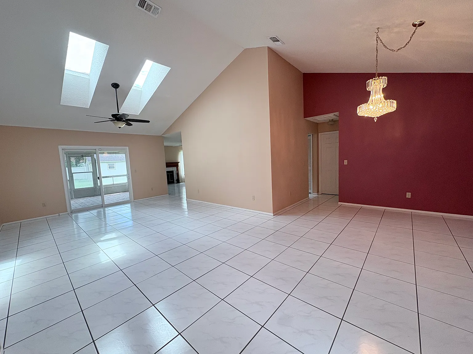 3 bed, 1824 sqft, $2,599 — Photo 2