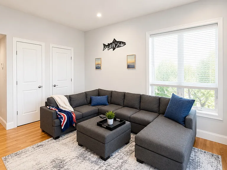 353 Dorchester St #5 — Photo 4