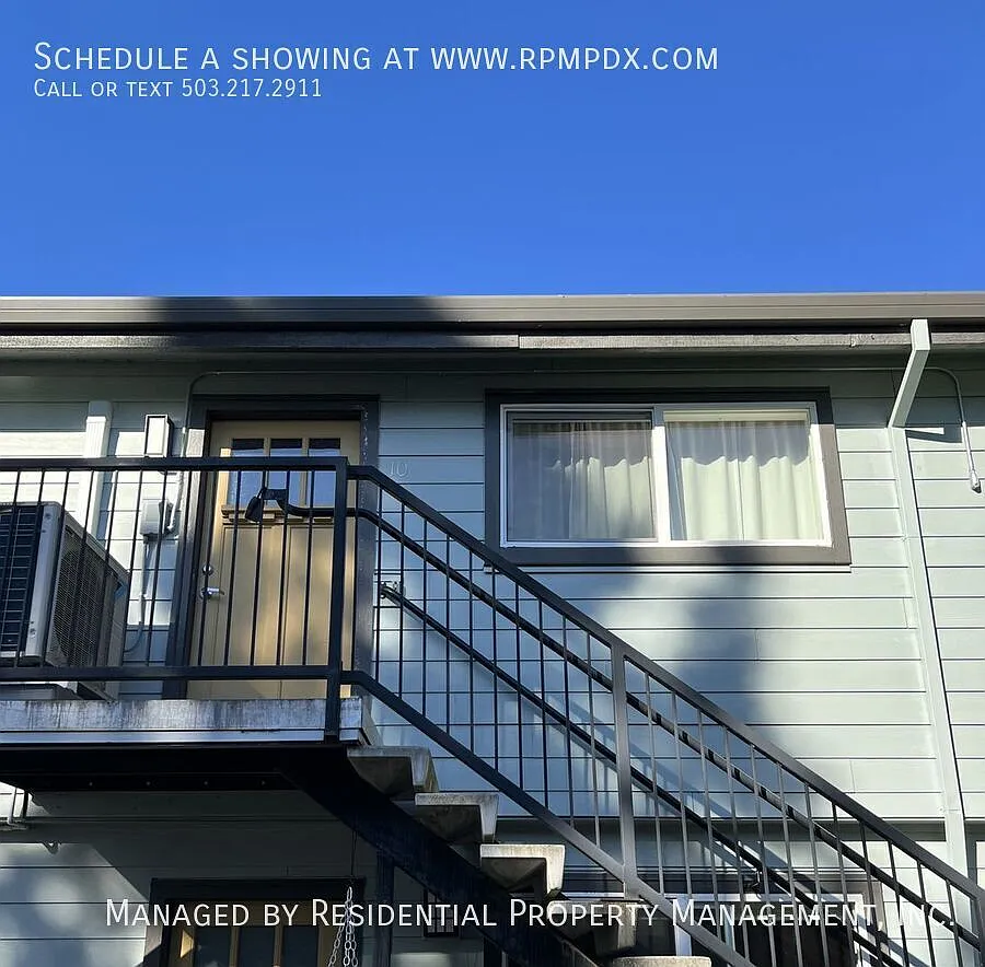 SE Portland Corner Unit Condo with Serene Treetop Views & Minutes to Rose City Park — Photo 1