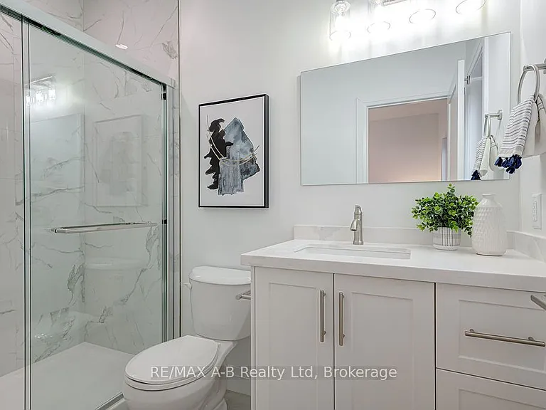 312 Forman Ave — Photo 5