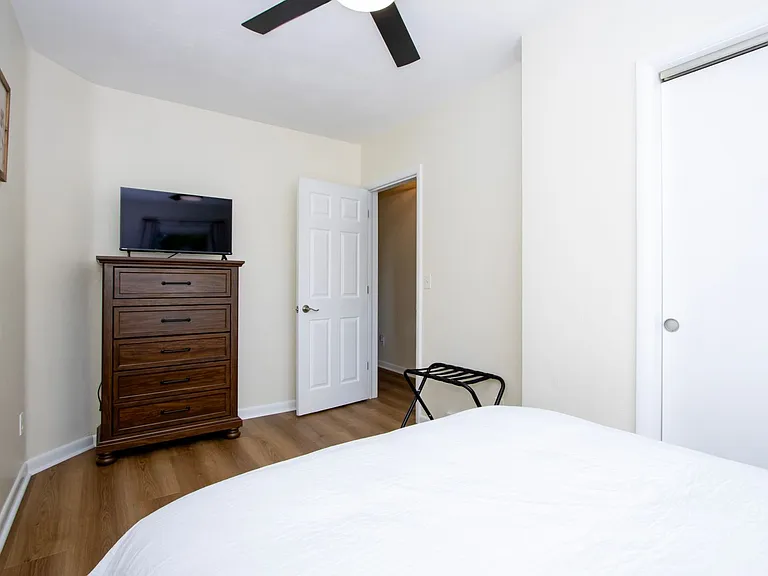 1720 W Hill Dr — Photo 12