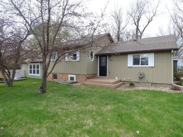 1104 Redding Ave, Windom, MN 56101