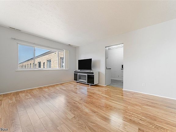 3rd image of 25735 Lorain Rd 513