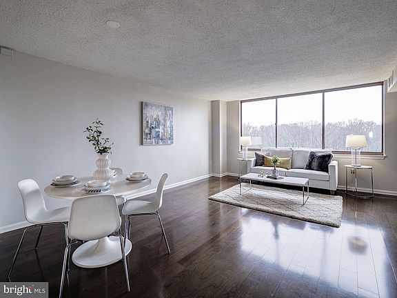 2nd image of 10101 Grosvenor Pl APT 1204
