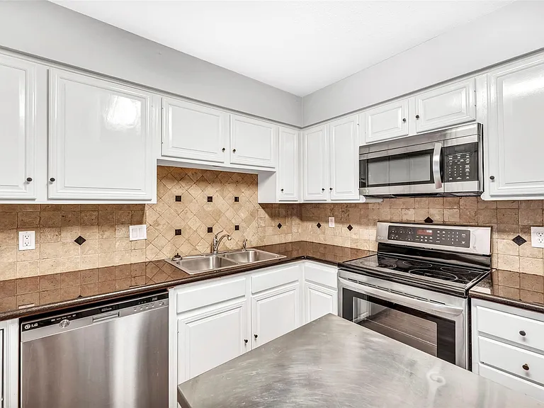1553 W Sam Houston Pkwy S — Photo 12