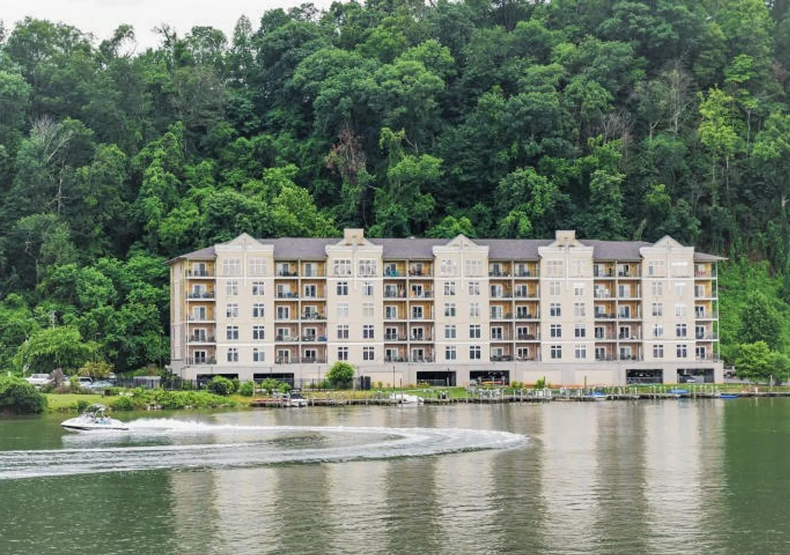River Towne Condominiums: Available NOW for 12 month lease - Lock in this great price today! — Photo 1