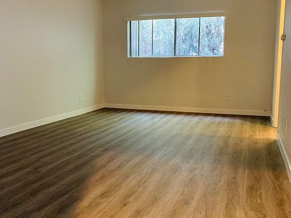 3rd image of 11958 Mayfield Ave APT 5
