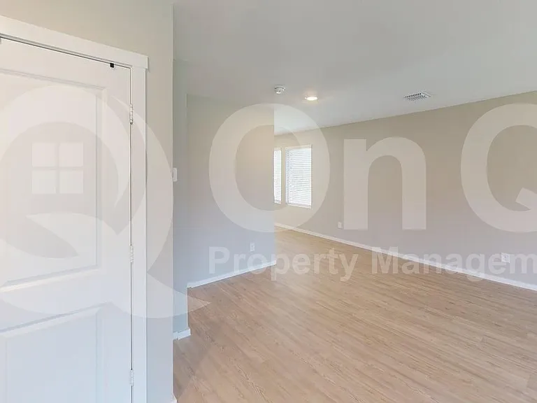 209 Adelina Dr — Photo 24