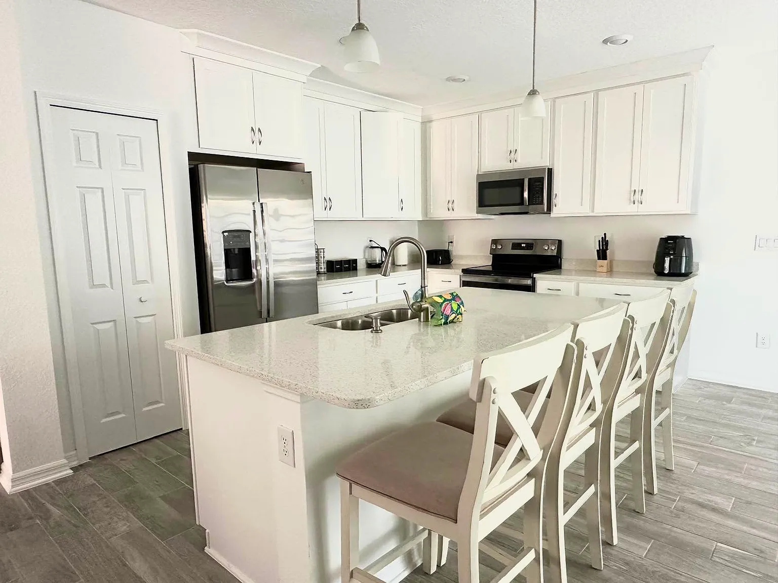 4 bed, 2134 sqft, $2,590 — Photo 2
