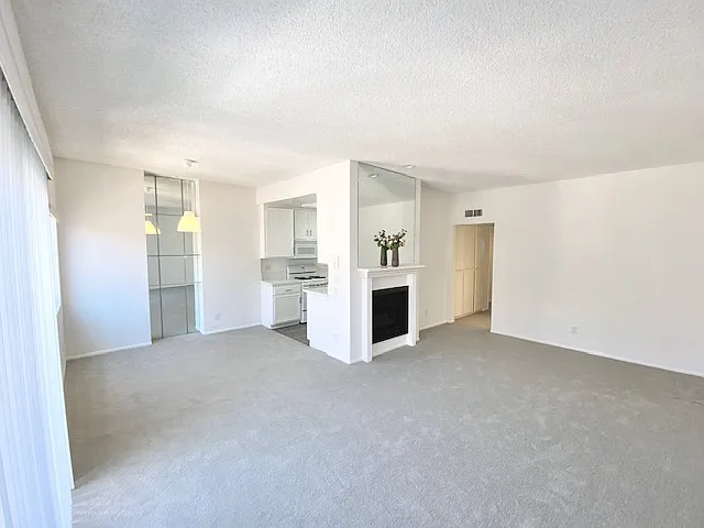 10934 Huston - Huston 1 — Photo 3
