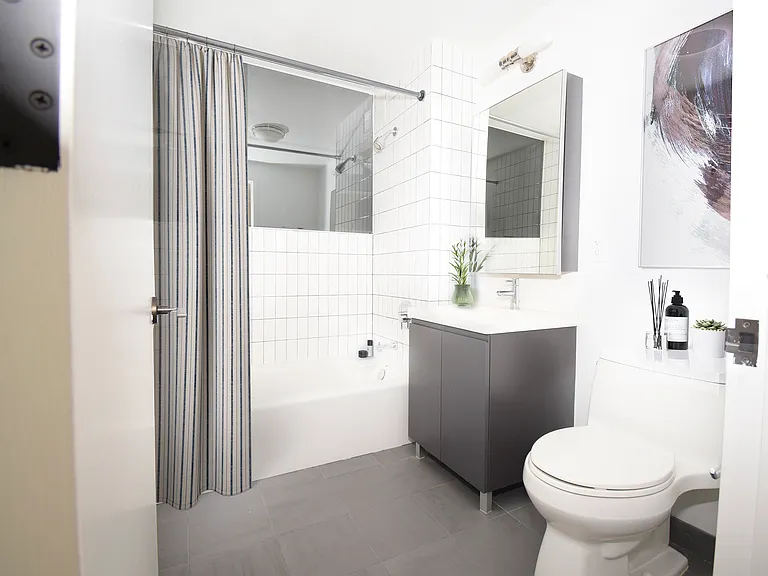 2-14 50th Ave #Penthouse 4W — Photo 6