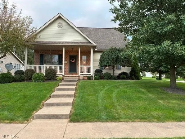 2940 Villa Glen Cir NW, Canton, OH 44708