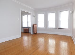 512 5th St #22, Wilmette, IL 60091