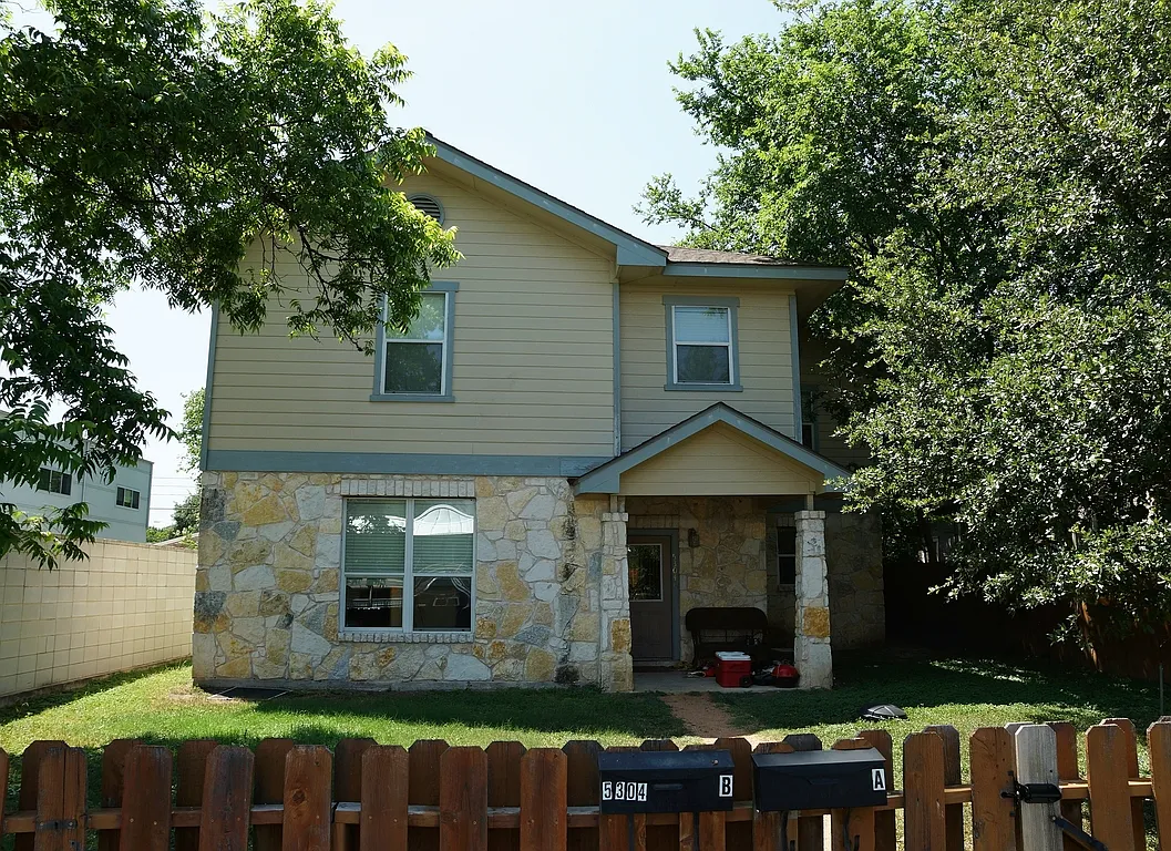 2 bed, 850 sqft, $2,000 — Photo 1