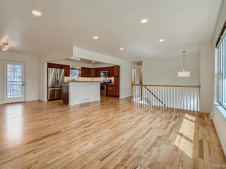 375 S Krameria St — Photo 8