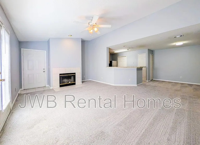 13715 Richmond Park Dr N #507 — Photo 3