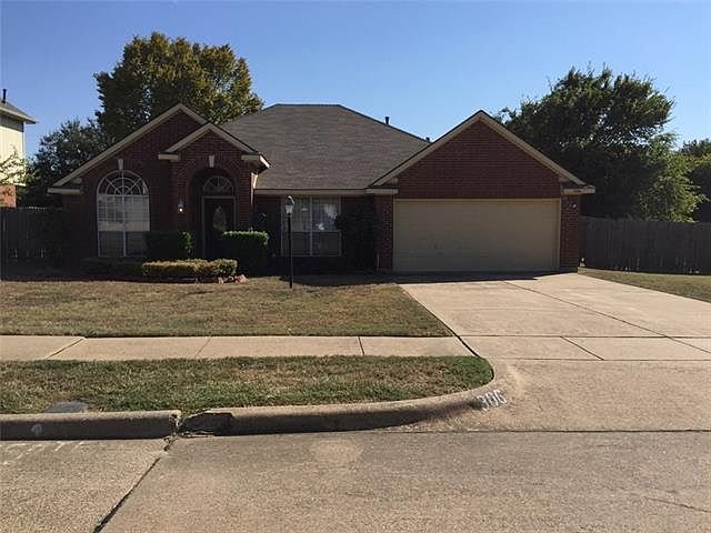 1st image of 306 Oak Ln