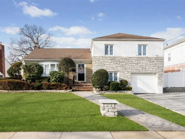 238 Catherine Ave, Franklin Square, NY 11010