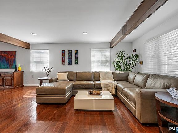 4th image of 8 Prescott Rd