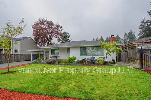 2218 E 18th St Photo 1