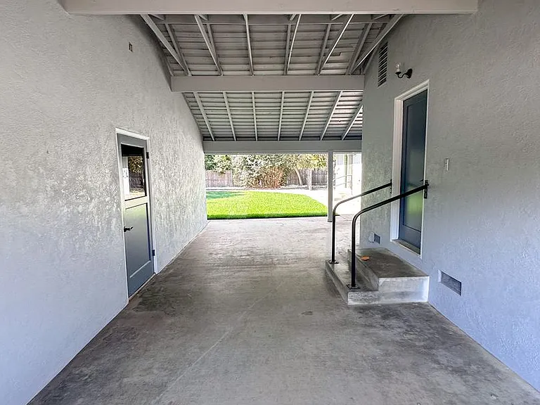 4700 Winding Way — Photo 6
