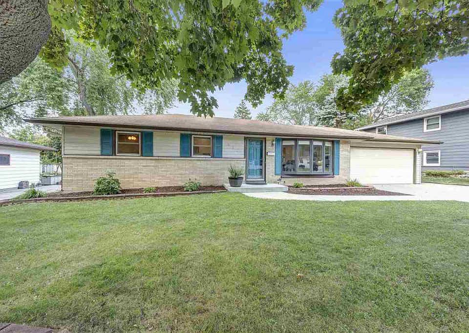 1st image of 827 Virginia Dr
