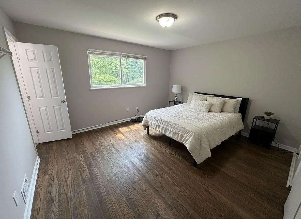 4 bed, 4.0 bath, 2200 sqft, $1,014 — Photo 1