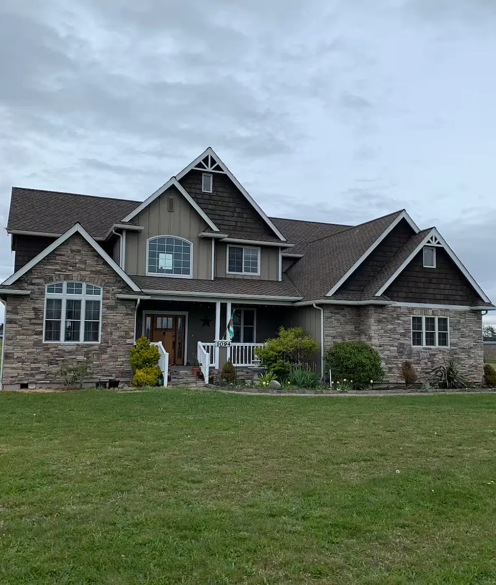 4 bed, 2.5 bath, 3832 sqft, $3,500 — Photo 1