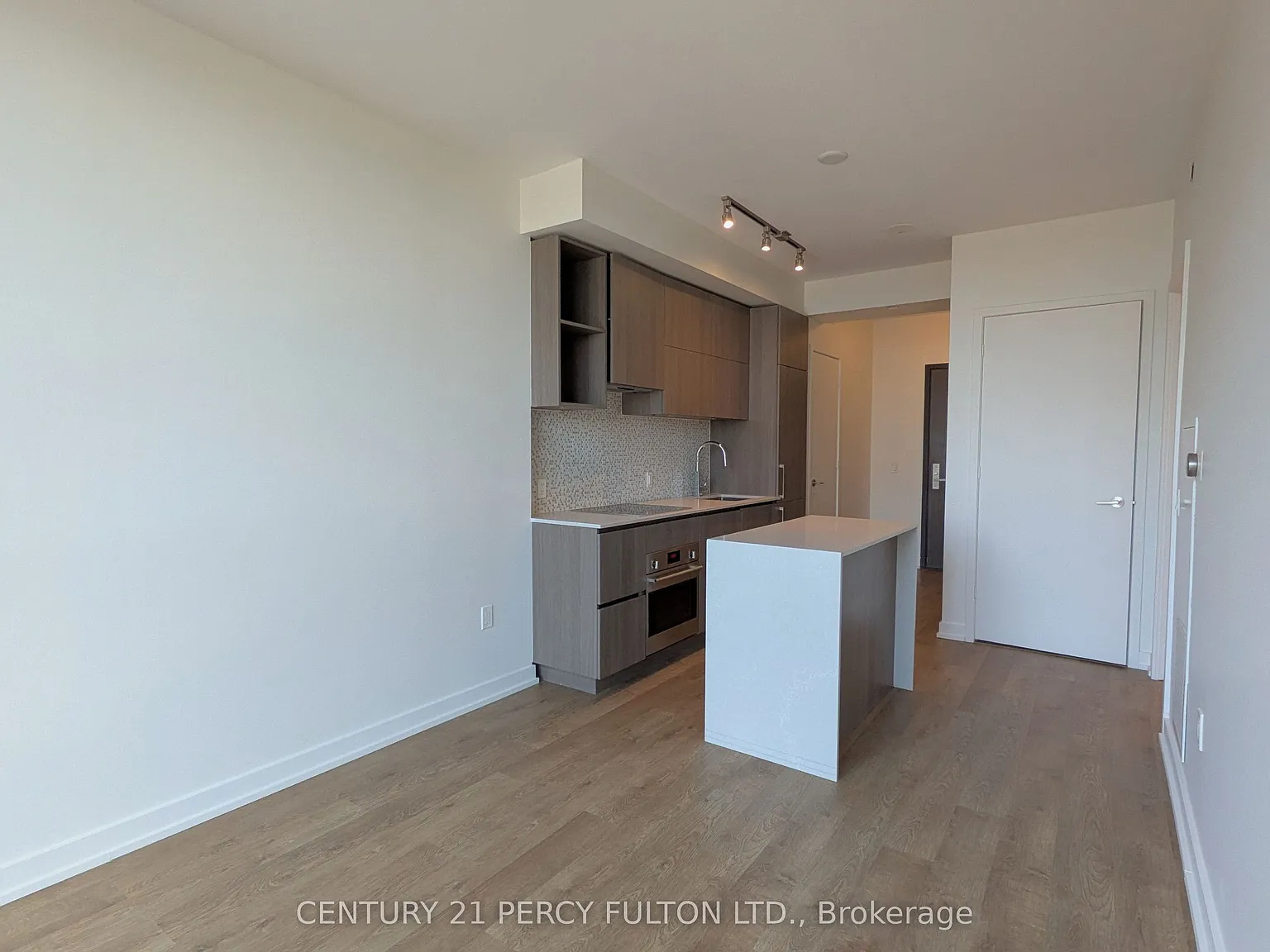 1 bed, $2,400 — Photo 4