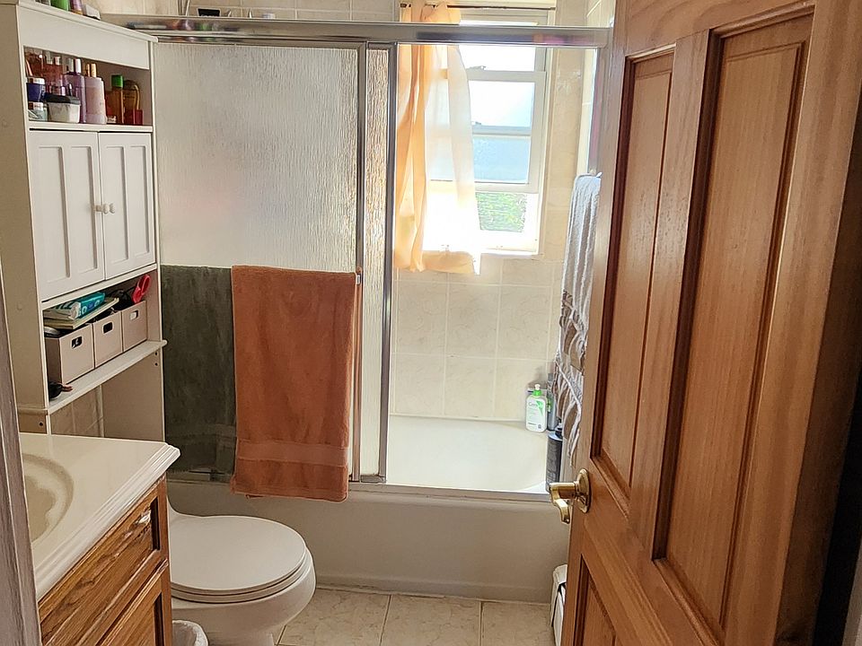 2nd image of 814 Inwood Ter