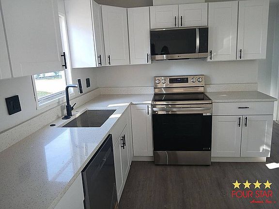 3rd image of 1085 Marcy Dr