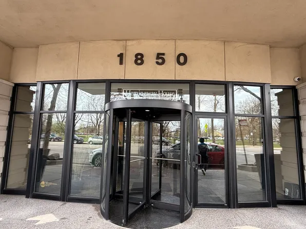 1850 N Clark St, Chicago, IL